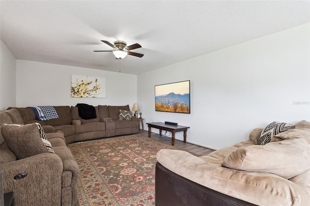 For Sale: $600,000 (5 beds, 3 baths, 2940 Square Feet)