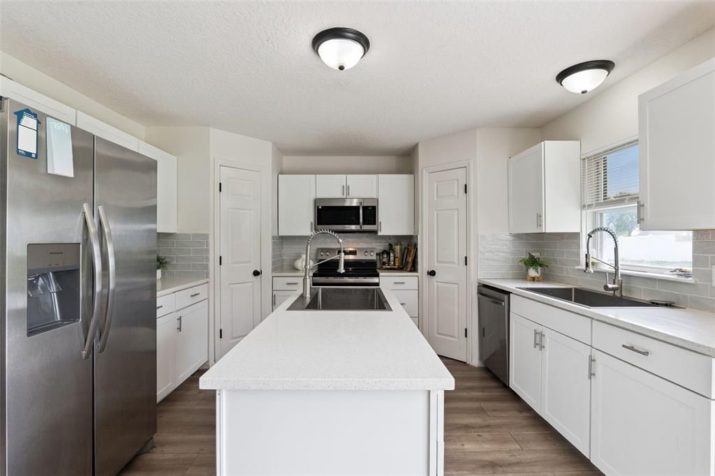 For Sale: $600,000 (5 beds, 3 baths, 2940 Square Feet)