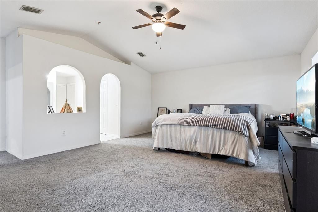 For Sale: $600,000 (5 beds, 3 baths, 2940 Square Feet)