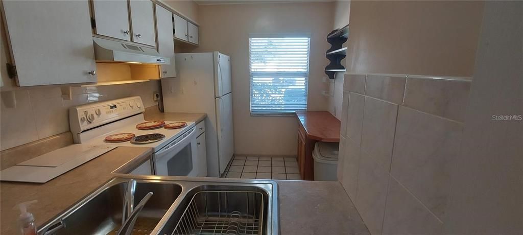 В аренду: $1,300 (2 спален, 1 ванн, 805 Квадратных фут)