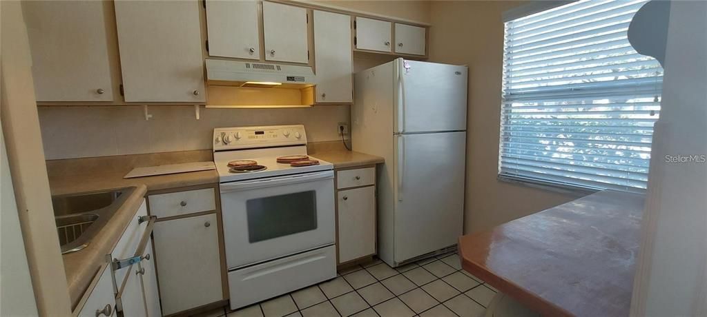 В аренду: $1,300 (2 спален, 1 ванн, 805 Квадратных фут)