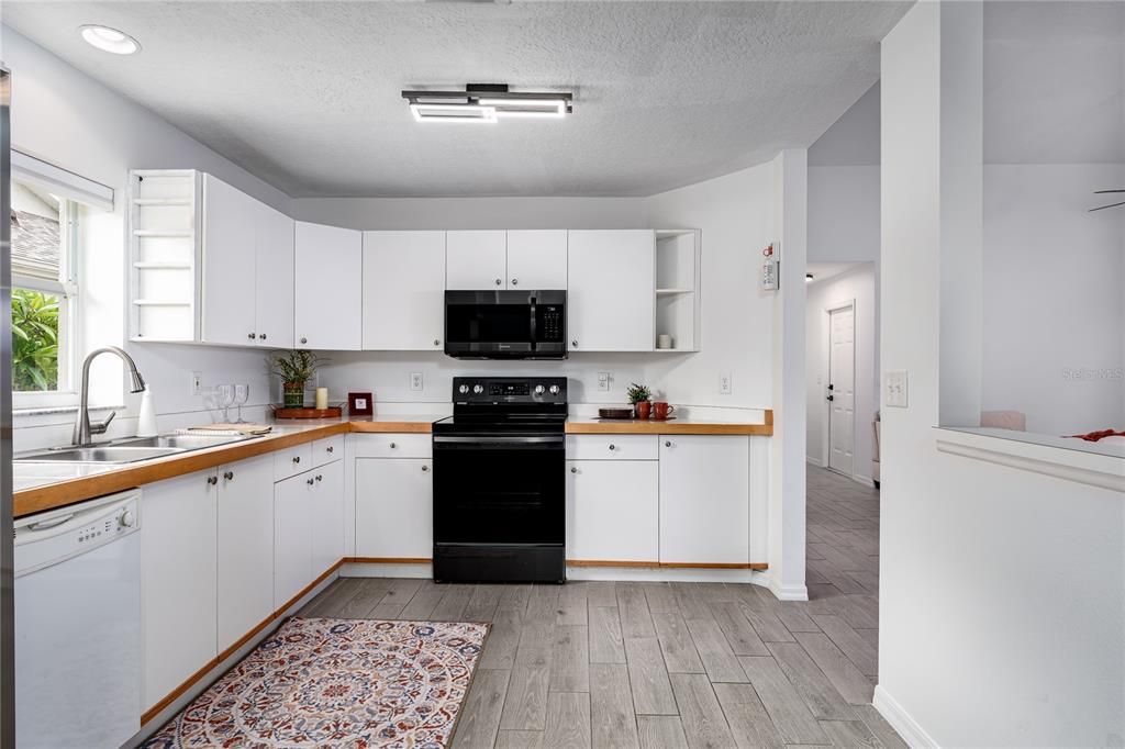 For Sale: $314,000 (3 beds, 2 baths, 1488 Square Feet)