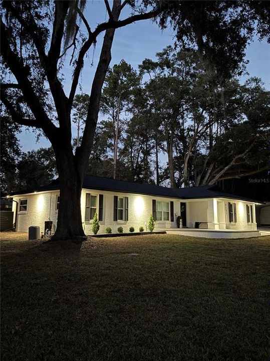 For Rent: $3,300 (3 beds, 2 baths, 2276 Square Feet)
