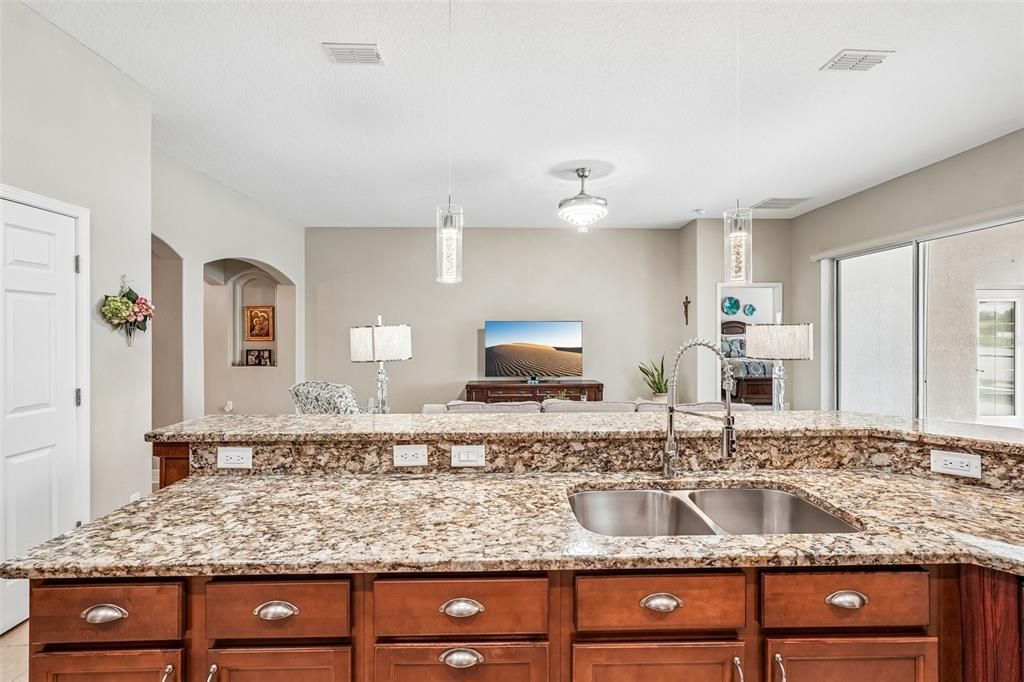 For Sale: $635,000 (4 beds, 3 baths, 2740 Square Feet)