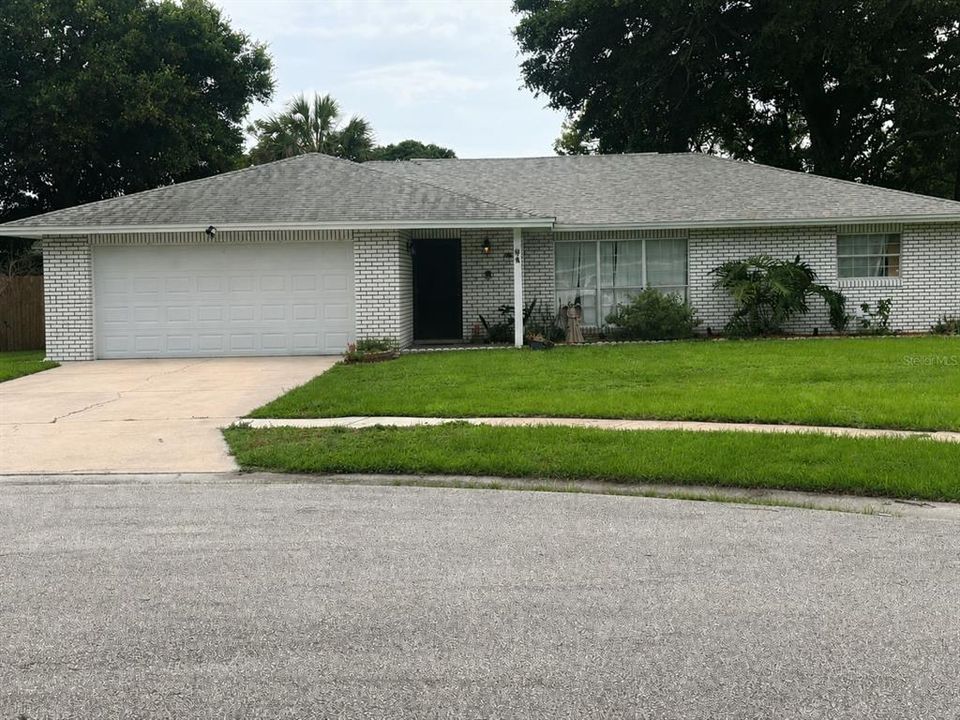 For Sale: $325,000 (3 beds, 2 baths, 1554 Square Feet)