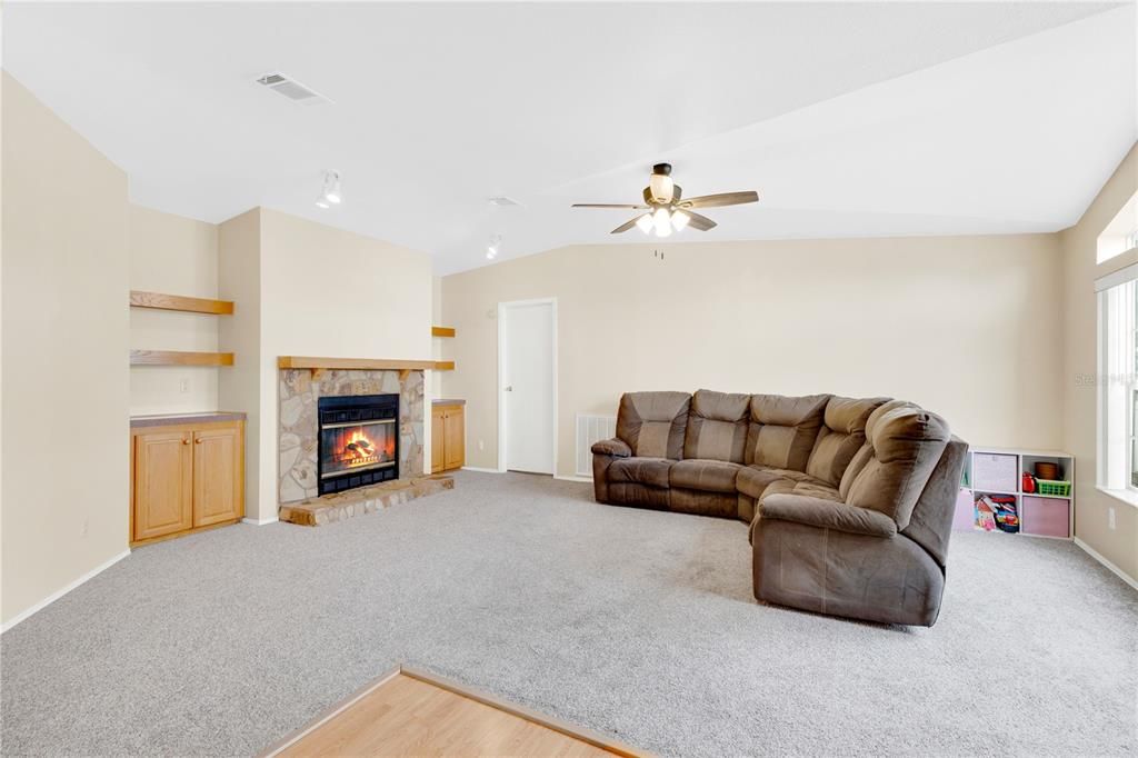 For Sale: $260,000 (4 beds, 2 baths, 2240 Square Feet)