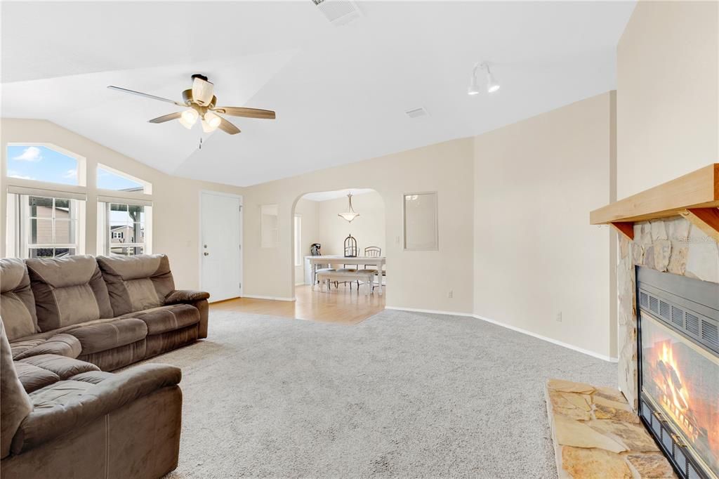 For Sale: $260,000 (4 beds, 2 baths, 2240 Square Feet)