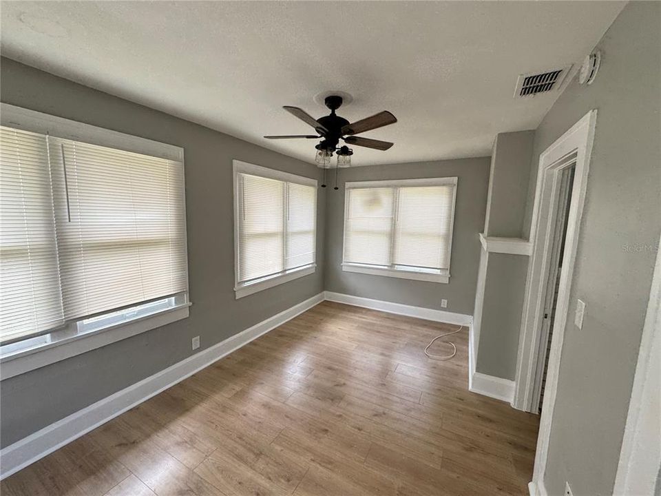 В аренду: $2,295 (3 спален, 2 ванн, 1203 Квадратных фут)