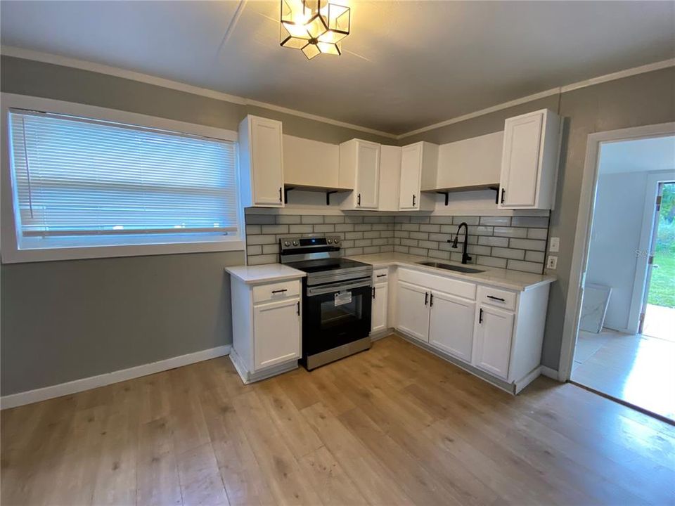 В аренду: $2,295 (3 спален, 2 ванн, 1203 Квадратных фут)