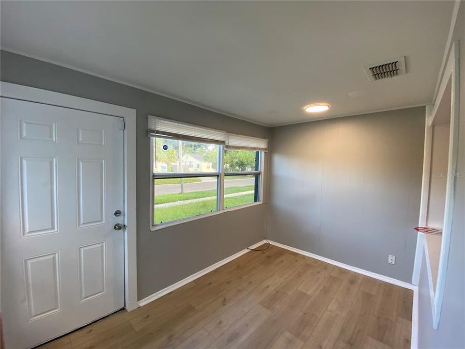 В аренду: $2,295 (3 спален, 2 ванн, 1203 Квадратных фут)