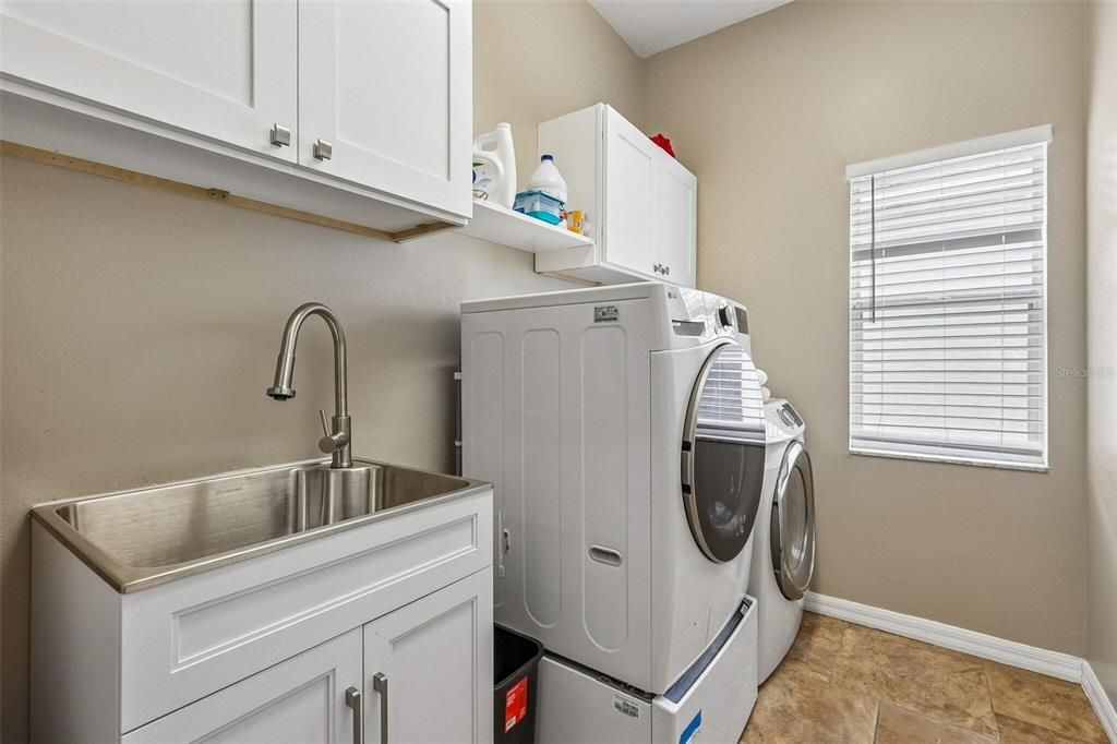 For Sale: $799,000 (6 beds, 3 baths, 2734 Square Feet)