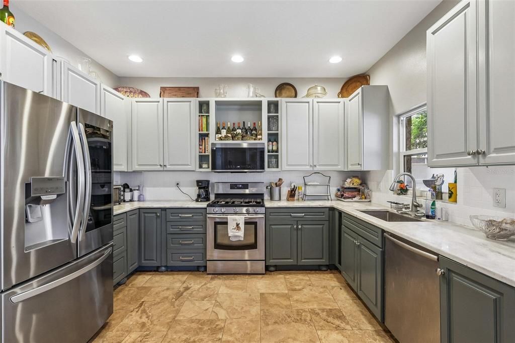 For Sale: $799,000 (6 beds, 3 baths, 2734 Square Feet)