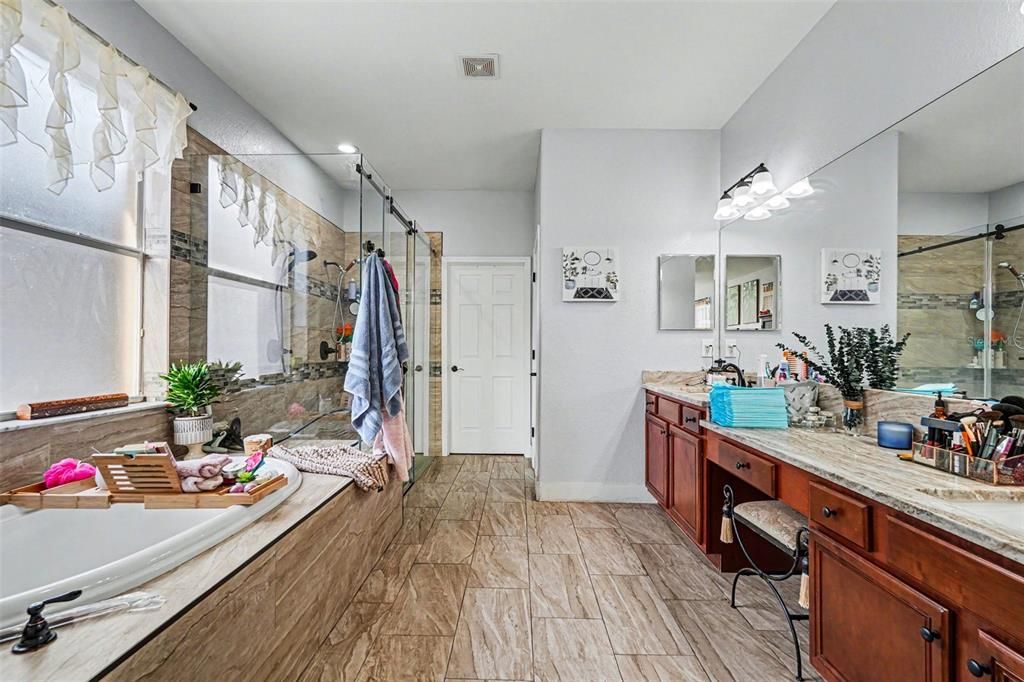 На продажу: $449,999 (4 спален, 3 ванн, 3070 Квадратных фут)