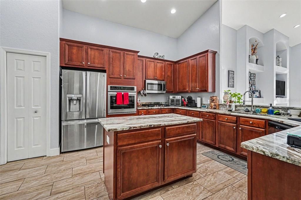 На продажу: $449,999 (4 спален, 3 ванн, 3070 Квадратных фут)
