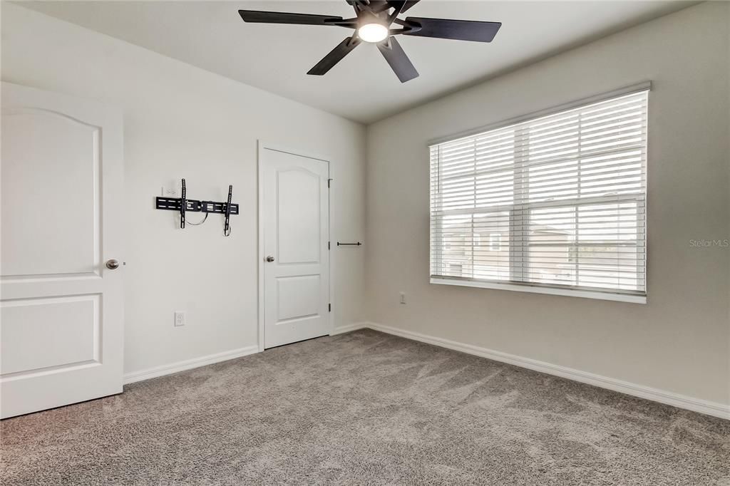 For Sale: $399,900 (5 beds, 3 baths, 2696 Square Feet)