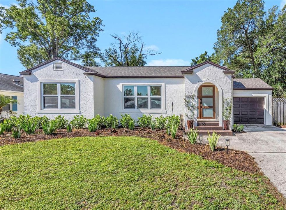 Active With Contract: $524,500 (3 beds, 2 baths, 1570 Square Feet)