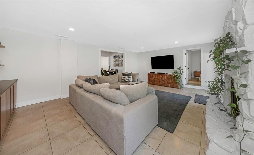 Active With Contract: $524,500 (3 beds, 2 baths, 1570 Square Feet)