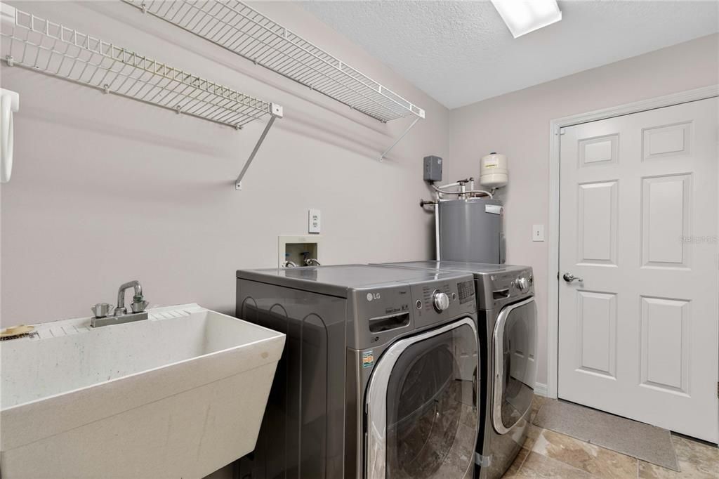 Active With Contract: $445,000 (3 beds, 2 baths, 1645 Square Feet)
