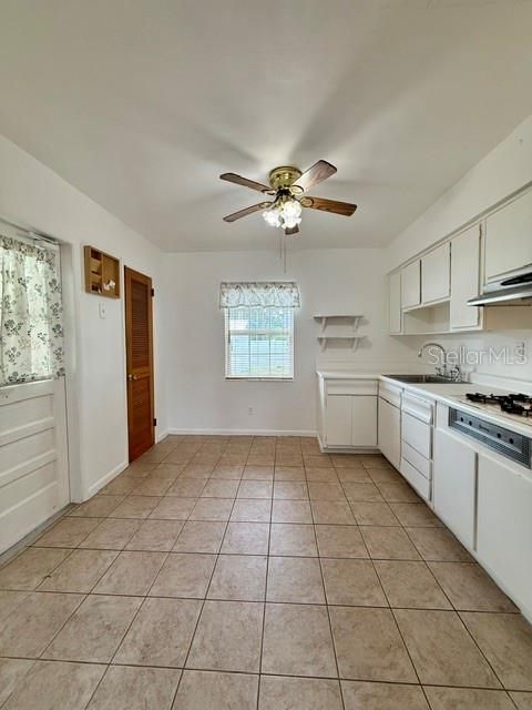 For Sale: $210,000 (3 beds, 1 baths, 888 Square Feet)