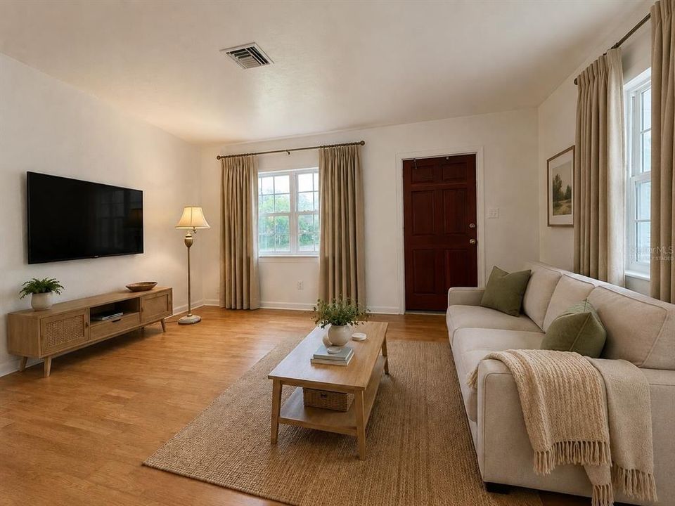 For Sale: $210,000 (3 beds, 1 baths, 888 Square Feet)