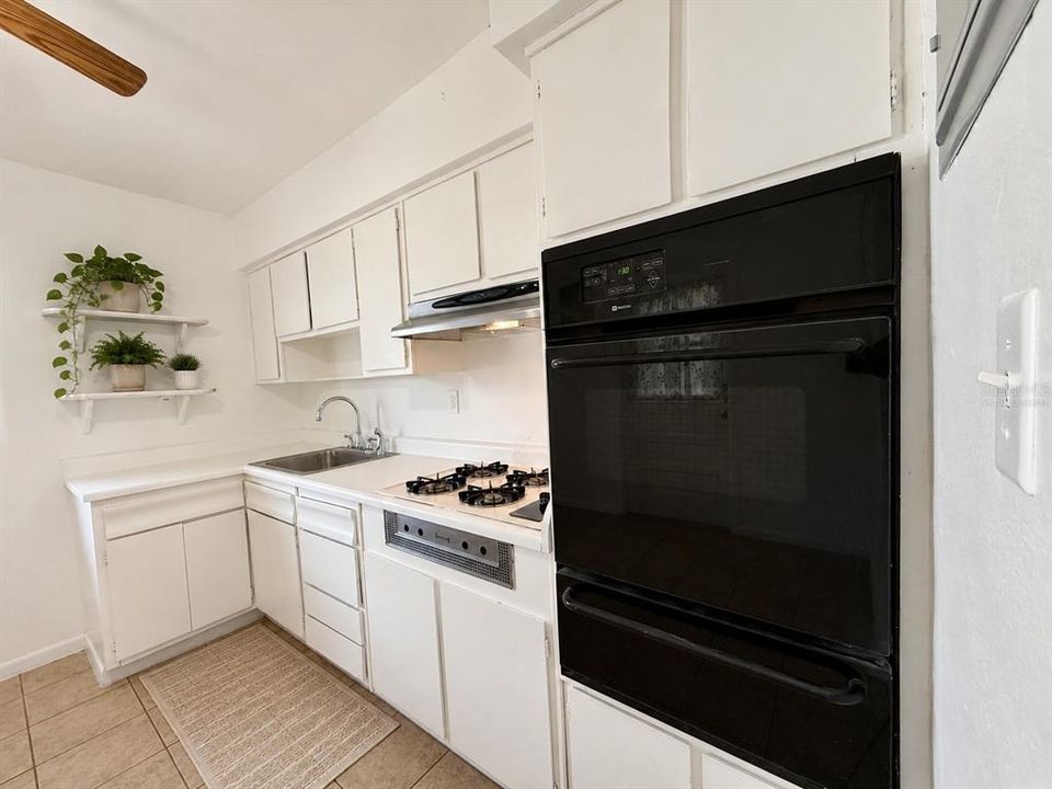 For Sale: $210,000 (3 beds, 1 baths, 888 Square Feet)