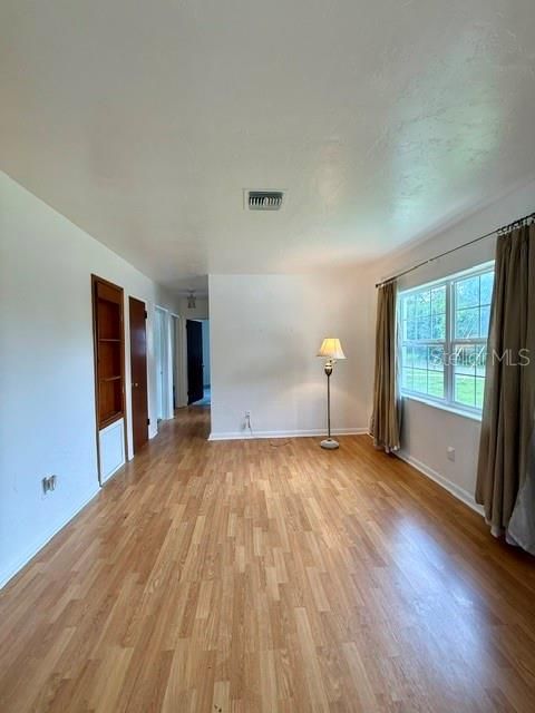 For Sale: $210,000 (3 beds, 1 baths, 888 Square Feet)