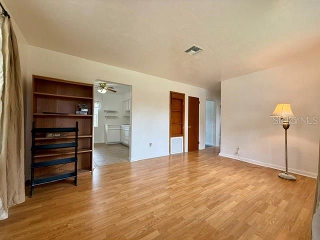 For Sale: $210,000 (3 beds, 1 baths, 888 Square Feet)