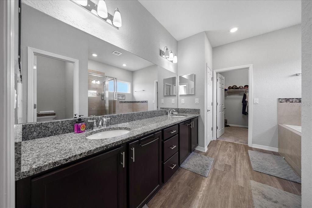 For Sale: $389,900 (4 beds, 3 baths, 2336 Square Feet)