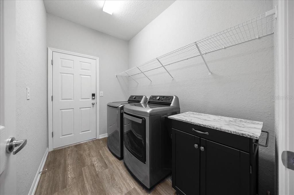 For Sale: $389,900 (4 beds, 3 baths, 2336 Square Feet)