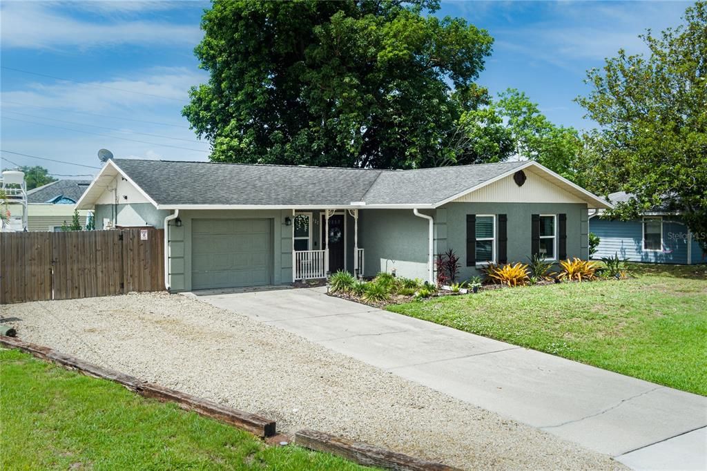 For Sale: $349,000 (3 beds, 2 baths, 1119 Square Feet)
