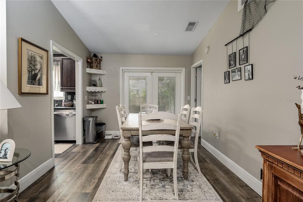 For Sale: $349,000 (3 beds, 2 baths, 1119 Square Feet)