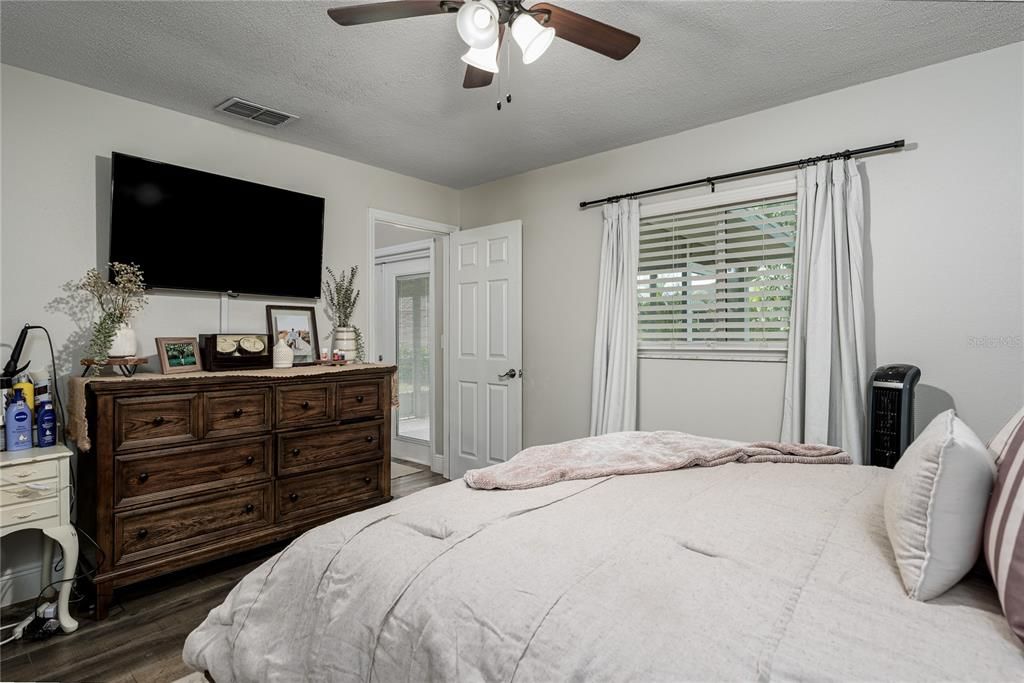 For Sale: $349,000 (3 beds, 2 baths, 1119 Square Feet)