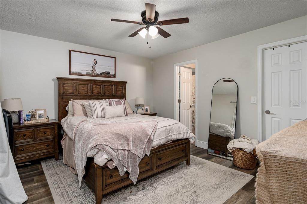 For Sale: $349,000 (3 beds, 2 baths, 1119 Square Feet)