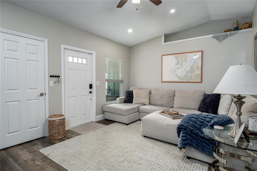 For Sale: $349,000 (3 beds, 2 baths, 1119 Square Feet)