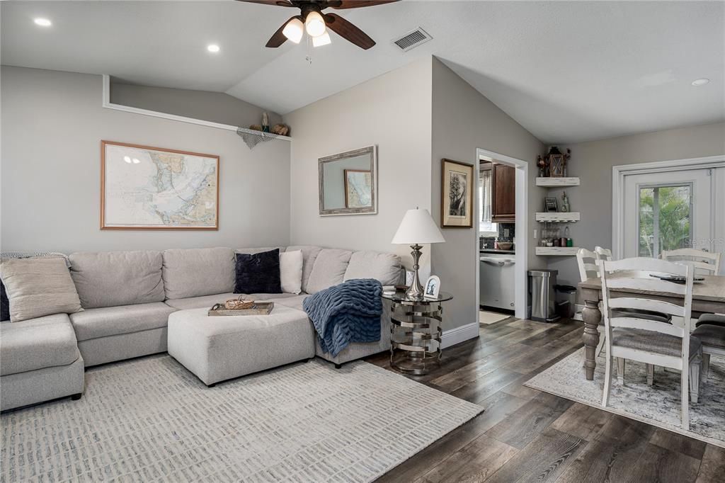 For Sale: $349,000 (3 beds, 2 baths, 1119 Square Feet)