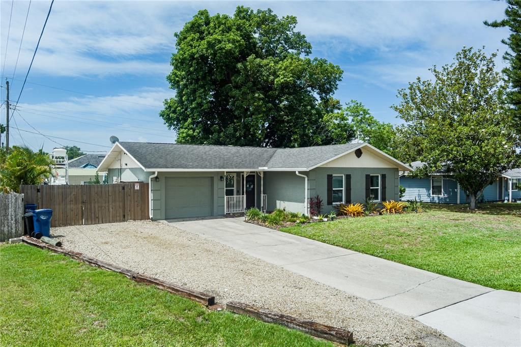 For Sale: $349,000 (3 beds, 2 baths, 1119 Square Feet)