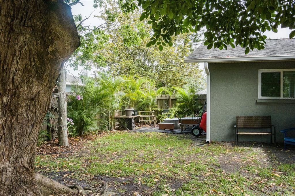 For Sale: $349,000 (3 beds, 2 baths, 1119 Square Feet)