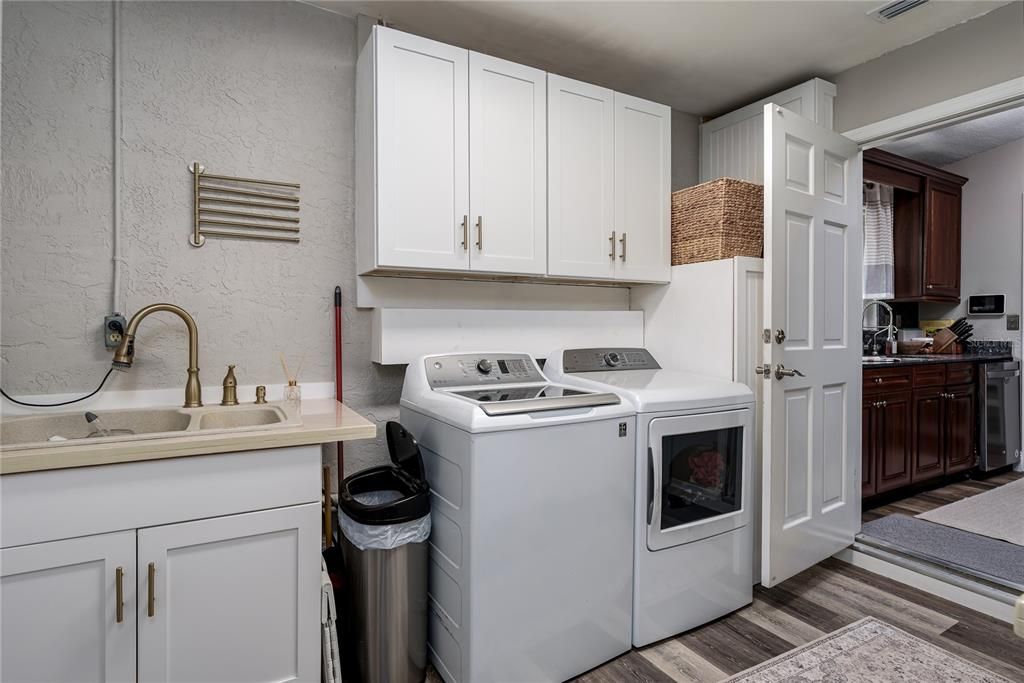 For Sale: $349,000 (3 beds, 2 baths, 1119 Square Feet)