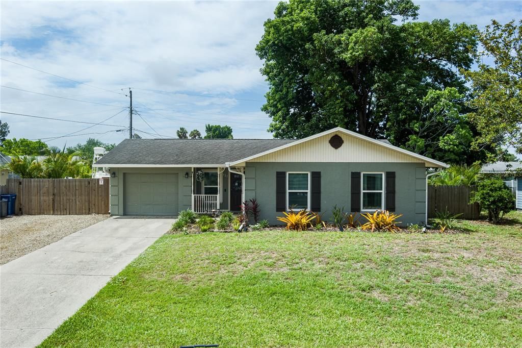 For Sale: $349,000 (3 beds, 2 baths, 1119 Square Feet)