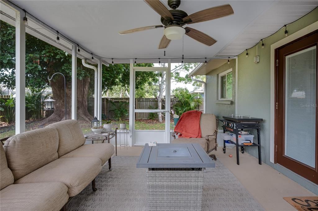 For Sale: $349,000 (3 beds, 2 baths, 1119 Square Feet)