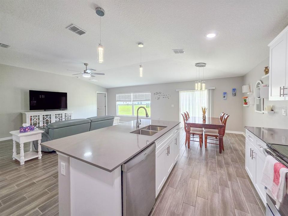 For Sale: $359,000 (4 beds, 2 baths, 1935 Square Feet)