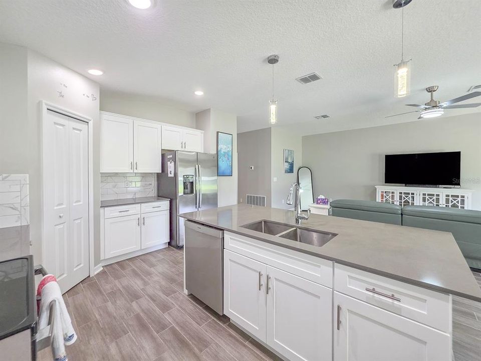 For Sale: $359,000 (4 beds, 2 baths, 1935 Square Feet)