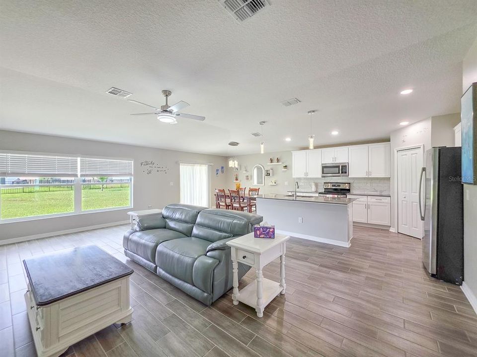 For Sale: $359,000 (4 beds, 2 baths, 1935 Square Feet)