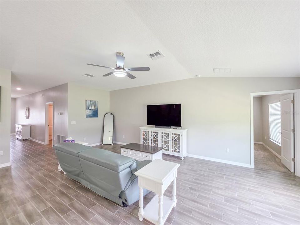 For Sale: $359,000 (4 beds, 2 baths, 1935 Square Feet)