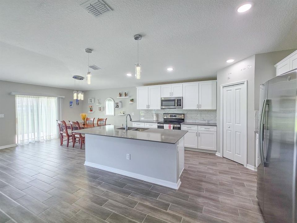 For Sale: $359,000 (4 beds, 2 baths, 1935 Square Feet)