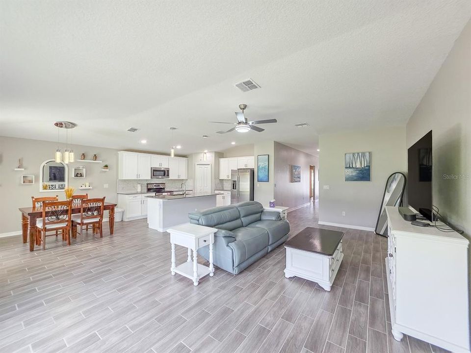 For Sale: $359,000 (4 beds, 2 baths, 1935 Square Feet)