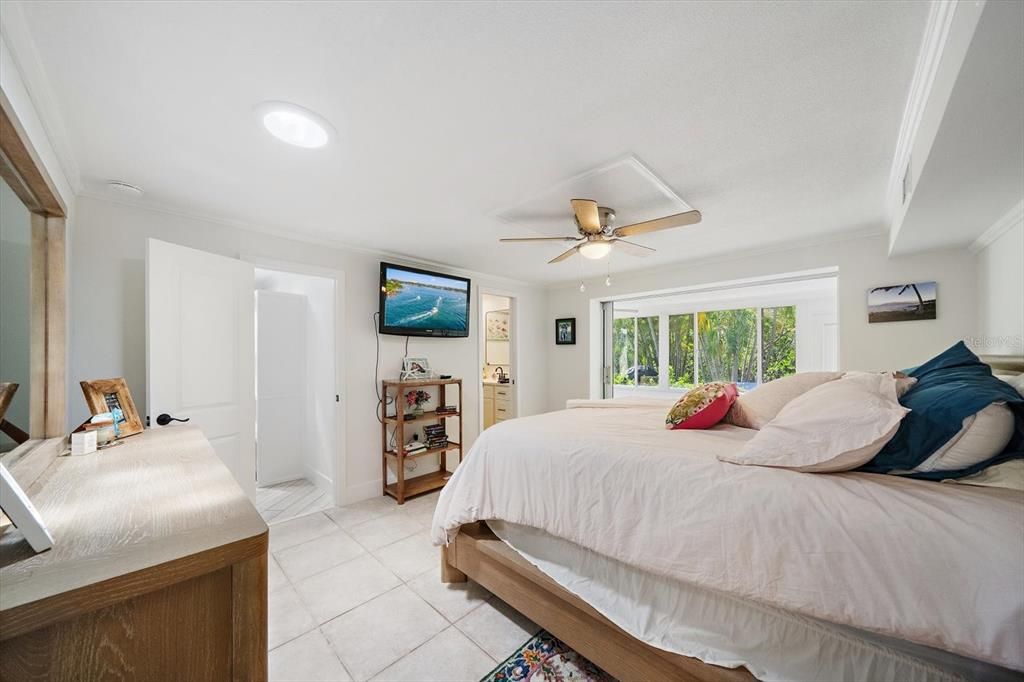 For Rent: $3,000 (2 beds, 2 baths, 1390 Square Feet)