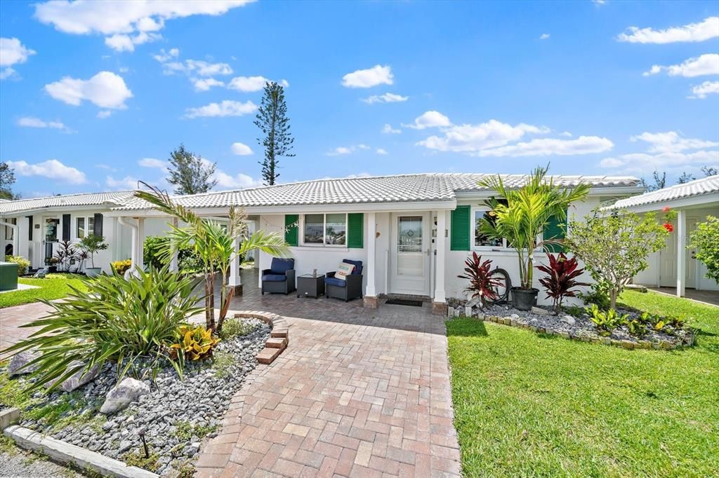 For Rent: $3,000 (2 beds, 2 baths, 1390 Square Feet)