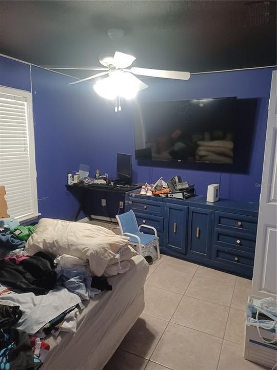 En Venta: $599,900 (4 camas, 2 baños, 1957 Pies cuadrados)