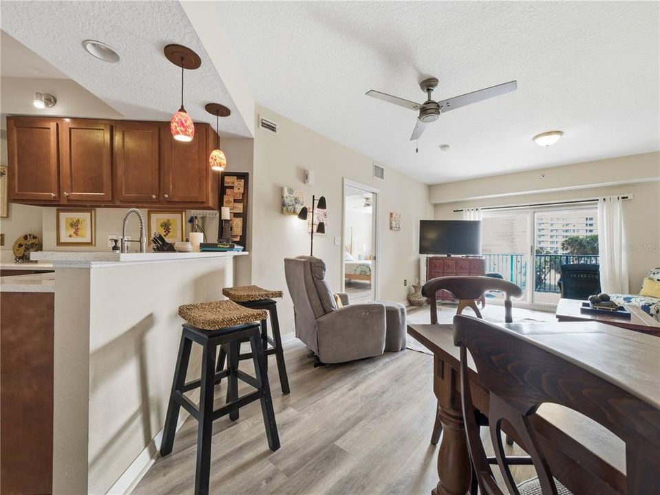 En Venta: $435,000 (2 camas, 2 baños, 1389 Pies cuadrados)